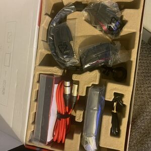 Scarlett Audio Interface Set with Red and Black Cables